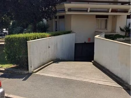 parking sous terrain 250m du rer le raincy villemomble