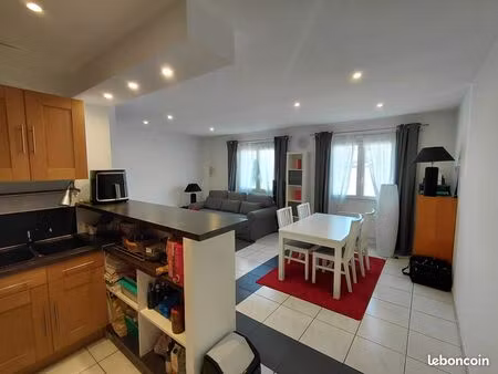 a louer : t2 à chaponost