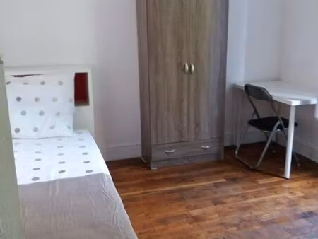 une pièce à louer avec apl