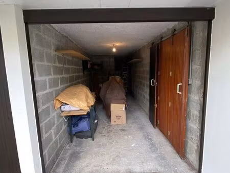 garage fermé + pièce arrière (rue carruade – caudéran)
