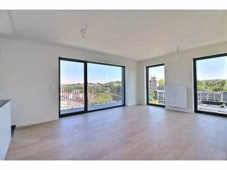 uccle – 2 chambres dans immeuble récent