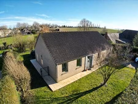 lumineuse maison 4 façades dans une rue calme