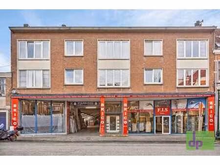 bel espace commercial + entrepôt de 1.917 m².