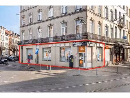 place du conseil: face commune anderlecht commerce de 125 m²