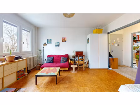 f3 avec balcon et cave