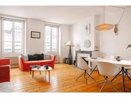 luminosité et vastes volumes pour cet appartement de charme