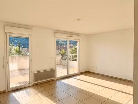 appartement t4 lumineux avec grande terrasse et parking