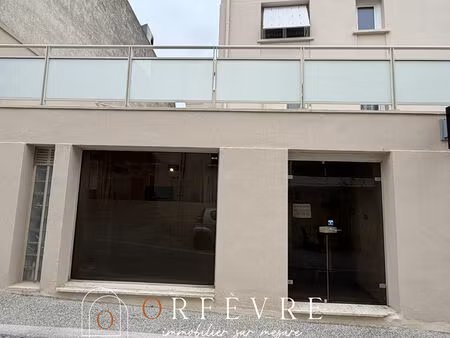 local commercial à louer + place parking castelnau-le-lez