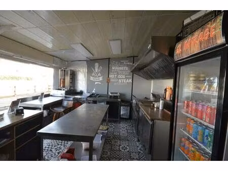 opportunité rare : fonds de commerce 72m2 avec terrasse 20 pers et studio de 30m2