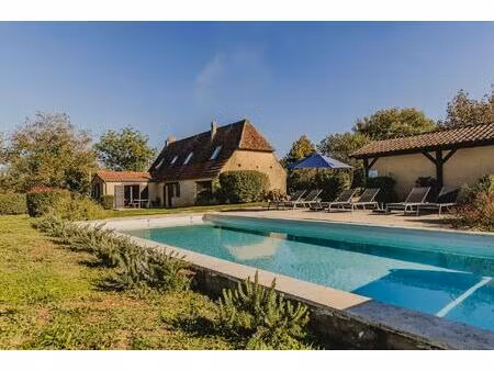 maison en pierre avec piscine et jacuzzi - 122m²
