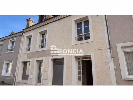 au cœur de savigné-l’évêque – maison de bourg pleine de charme et de potentiel