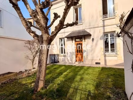 charmante maison de ville  7 pièces au cœur de sens