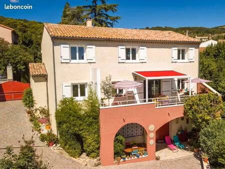 villa récente  6 pièces + cuisine  190 m² habitables  avec dépendances  sur 500 m² de terr