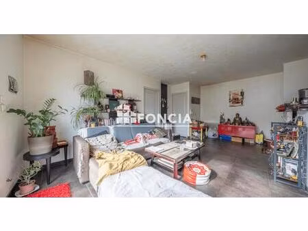 appartement type 3 vendu loué avec parking et grande terrasse de