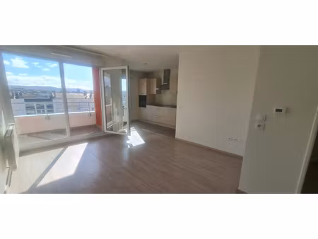 a louer superbe appartement type t2 de 46 9m2 avec place de