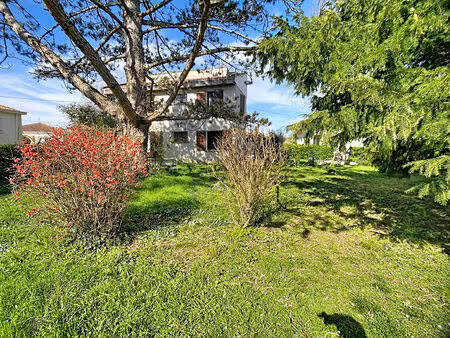 à vendre élégante maison d'architecte 5 chambres et garage à nérac 183.57m2