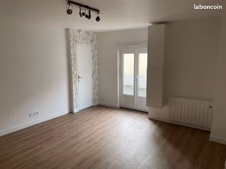 t3 entièrement rénové + cour