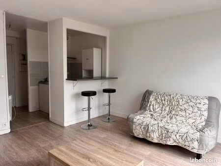 loue studio/f1 meublé