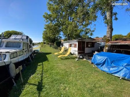 chalet au bord de l’eau