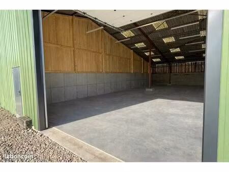 hangar neuf 170 m² – porte sectionnelle 4x4 – accès camion – artisan / stockage