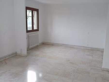 t3 84 5 m² avec terrasse + parking – montpellier – disponible de