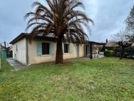 maison proche commerces