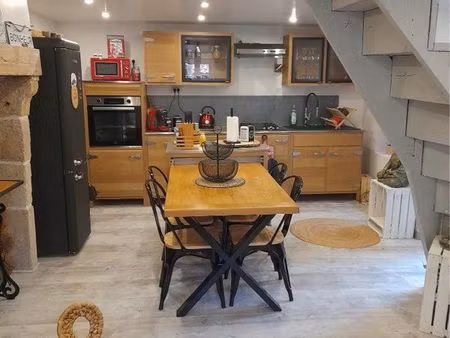 maison de bourg location corent