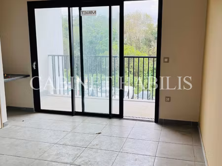 à louer - studio d'environ 22 48 m2 - le tampon - 355.00 eur +