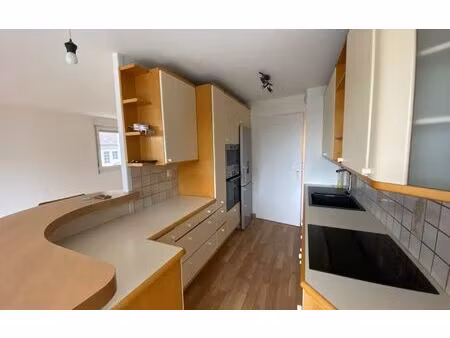 location appartement  76.44 m² t-4 à ville-la-grand  1 475 €