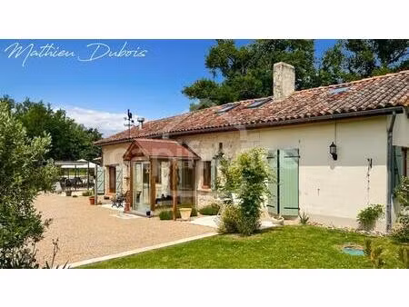 grange en pierre rénovée avec piscine  4 chambres  au cœur de la nature en dordogne