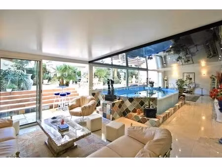 nice  appartement-villa avec piscine en plein cœur de ville