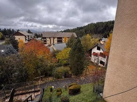 à vendre – t2 lumineux de 27 m² sur piste avec balcon et placard à ski à la station de lay