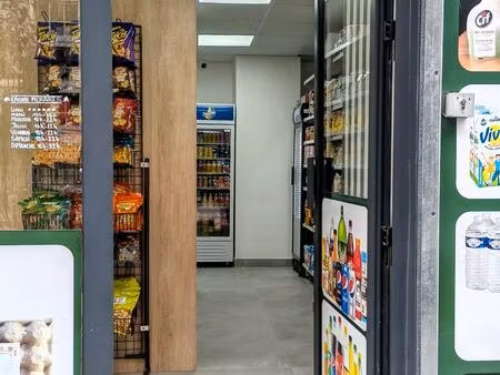 local professionnel à saisir. bail + pas de porte