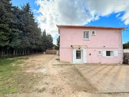 bas de villa avec grand jardin