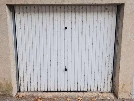 garage fermé 07600 vals-les-bains