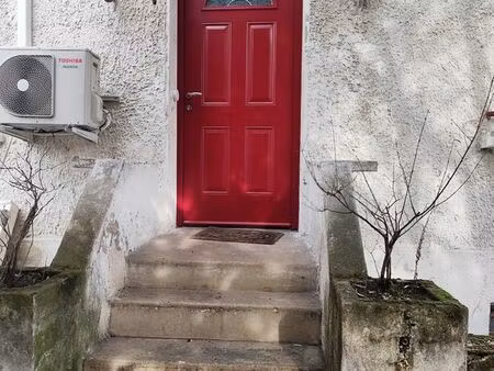 maison familiale sans vis à vis  avec sous sol et grand terrain arboré. proche de toutes c