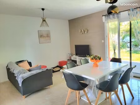 appartement 2chambres 63m2 terrain clôturé