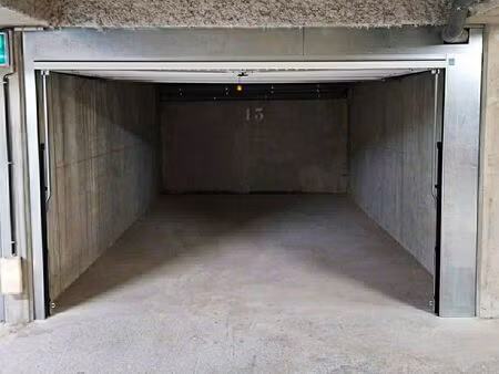 parking / box fermé 16m2