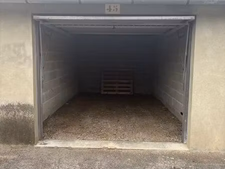 parking/box 15 m² troyes