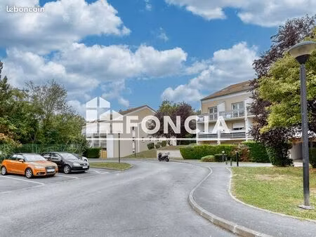 saint-germain-lès-corbeil studio avec terrasse  cave et place de parking