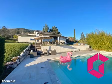 villa 5 pièces 174 m²