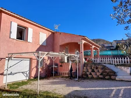 maison familiale et lumineuse  garage et terrasses