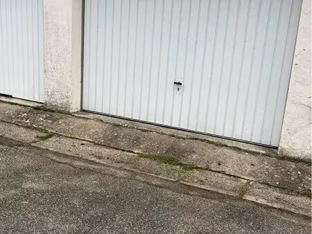 box à vendre gare bretigny