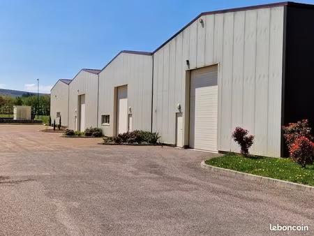 bâtiment isolé 250 m2