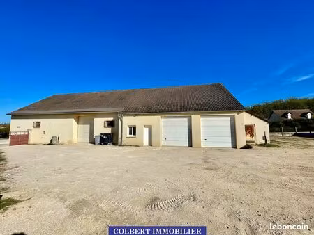 local 350 m² monéteau