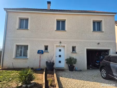 maison familiale 130m2- 4 chambres- piscine hors-sol - terrain 800m2 - 220000
