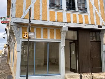 local commercial 57 m² – cœur du bouchon de troyes – 110 000
