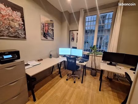 location d'une surface de bureaux de 42m2  3 pièces  modulable  proche métro villiers et g