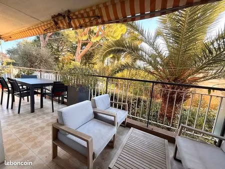 appartement 4 pieces dans residence avec piscine-la lanterne