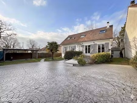 maison 5 pièces 244 m²